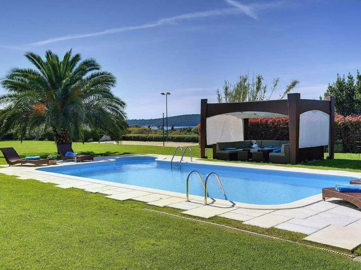 Luxurious Villa In Pomer With Pool And Jacuzzi
