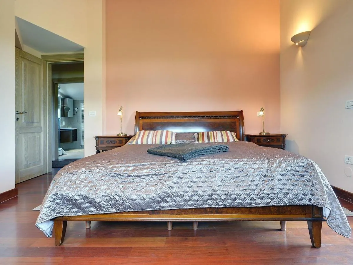 Luxurious Villa In Pomer With Pool And Jacuzzi