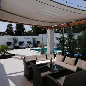 Elena Villa